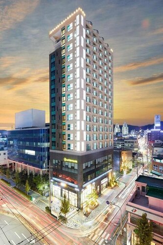 Гостиница Golden Tulip Essential Namgang в Кенсан-Намдо