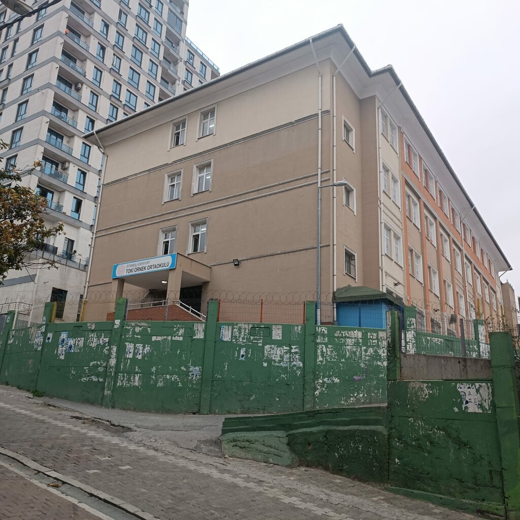 مدرسة Istanbul - Esenyurt Toki Ornek Secondary School ، اسطنبول، صورة