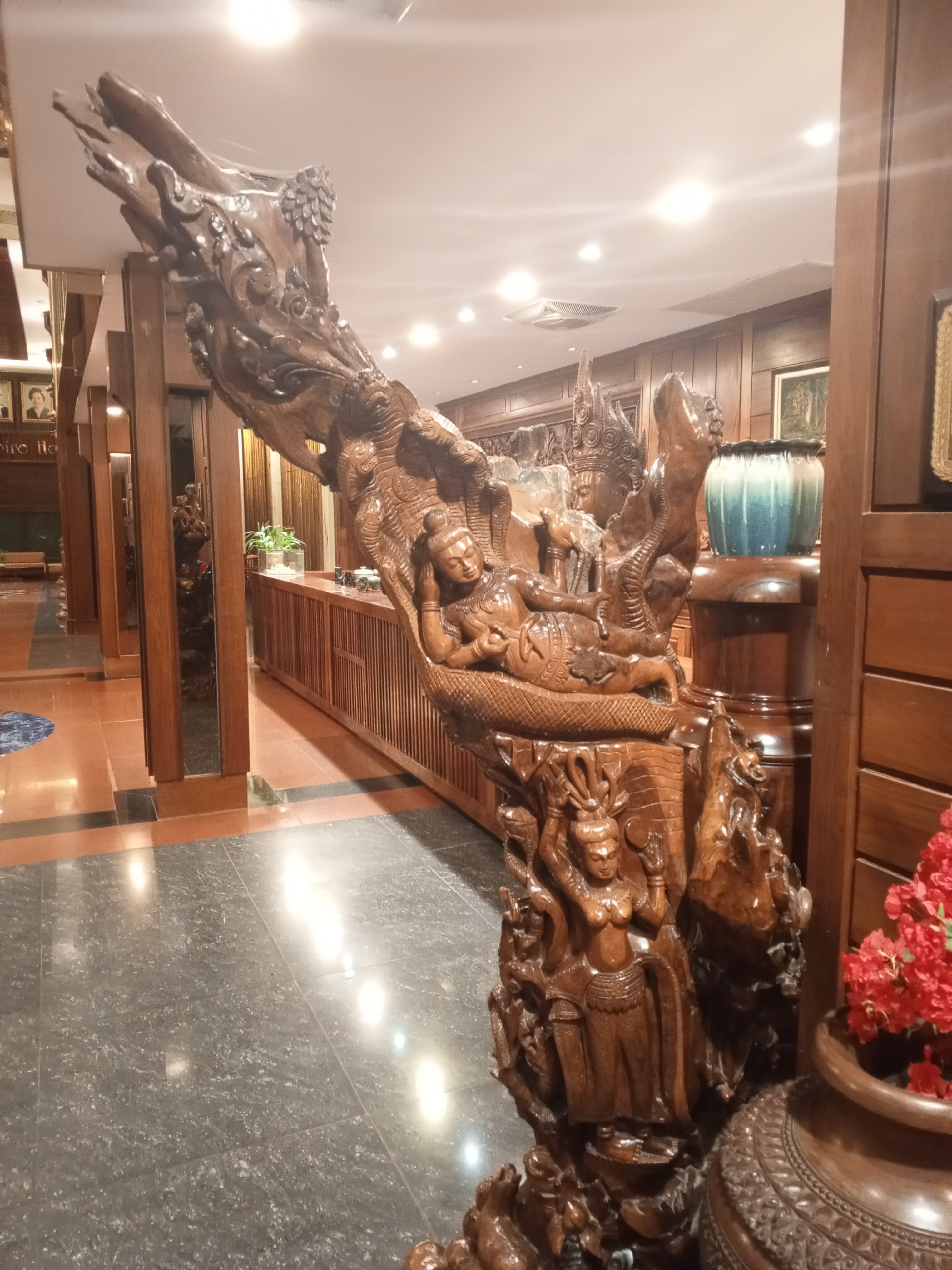 Фото Royal Empire Premium