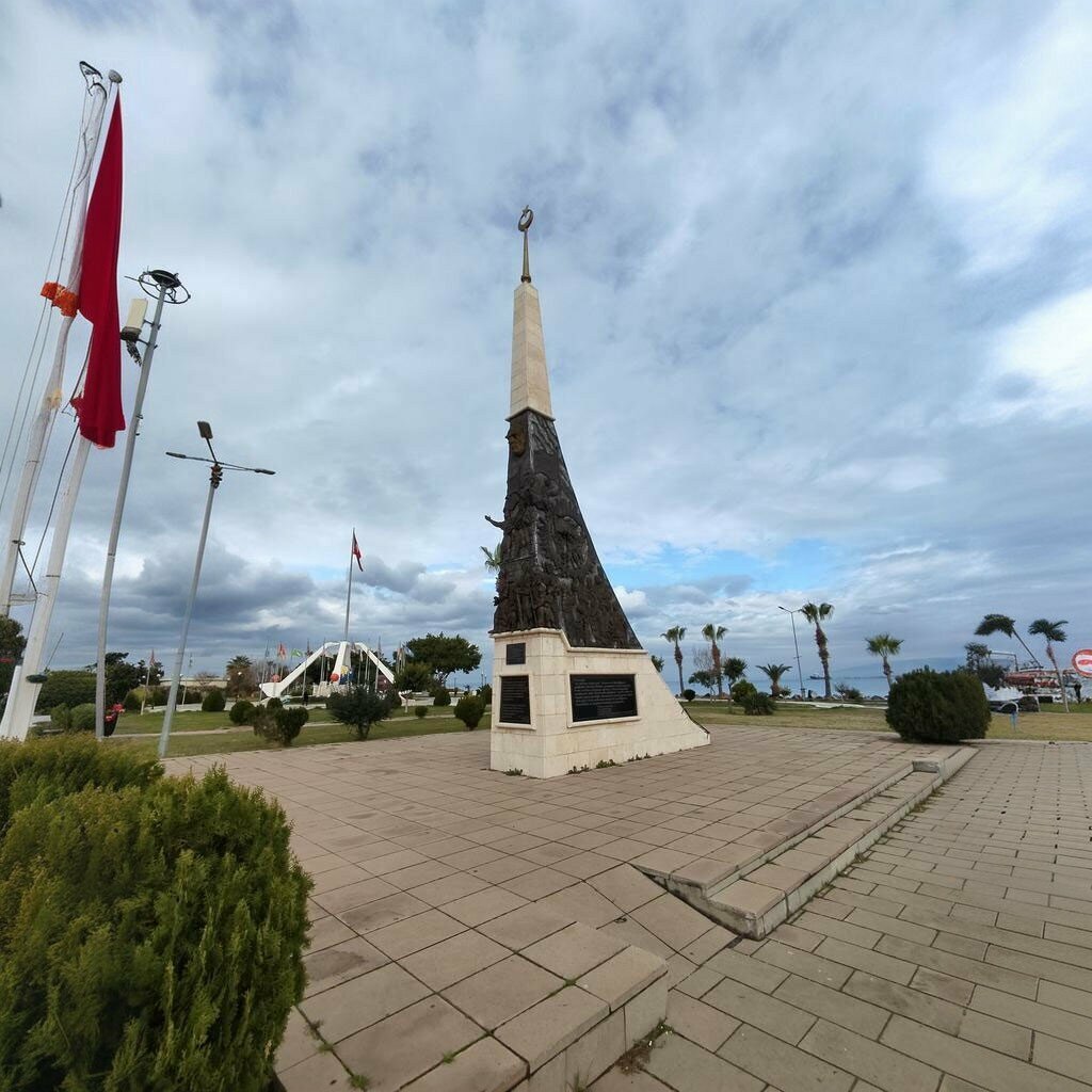 Monument, memorial Martyrs Monument, Iskenderun, photo