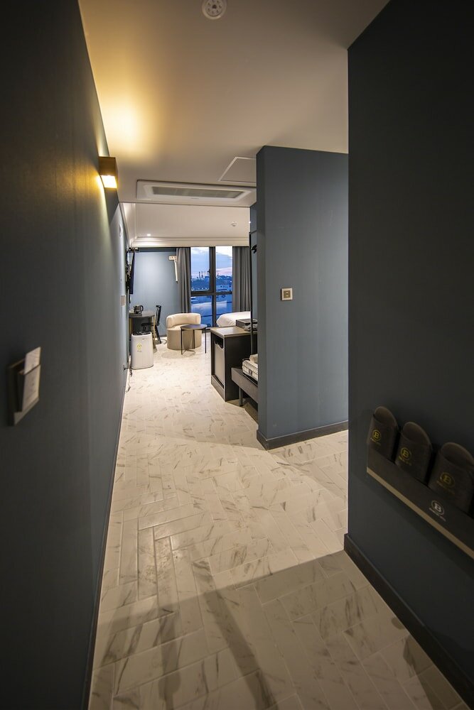Фото Brown Dot Hotel - Jangsaengpo