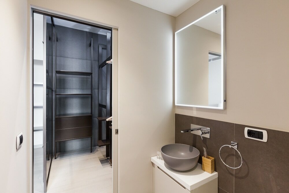 Фото Easyhomes - Duomo Suites & Apartments