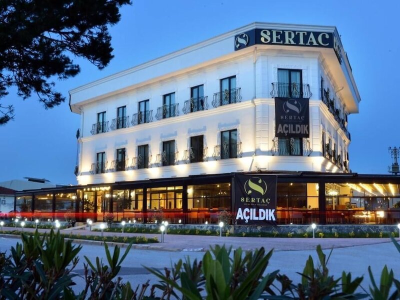 Гостиница Sertac Hotel SPA & Wellness в Сердиване