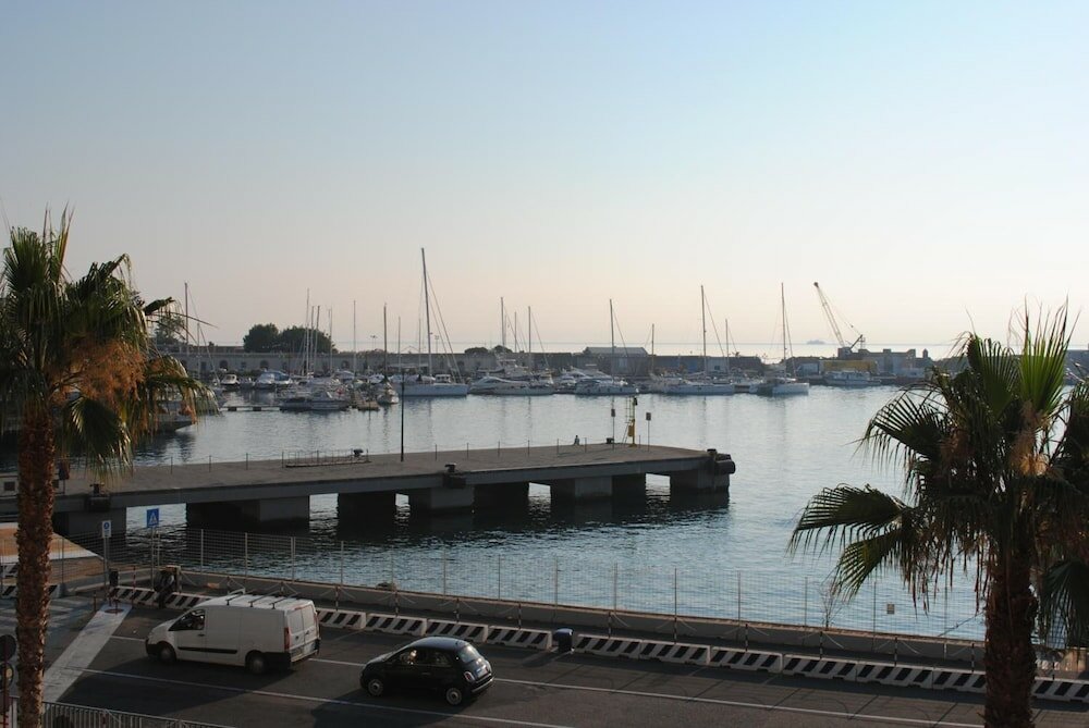 Фото Petit Hotel