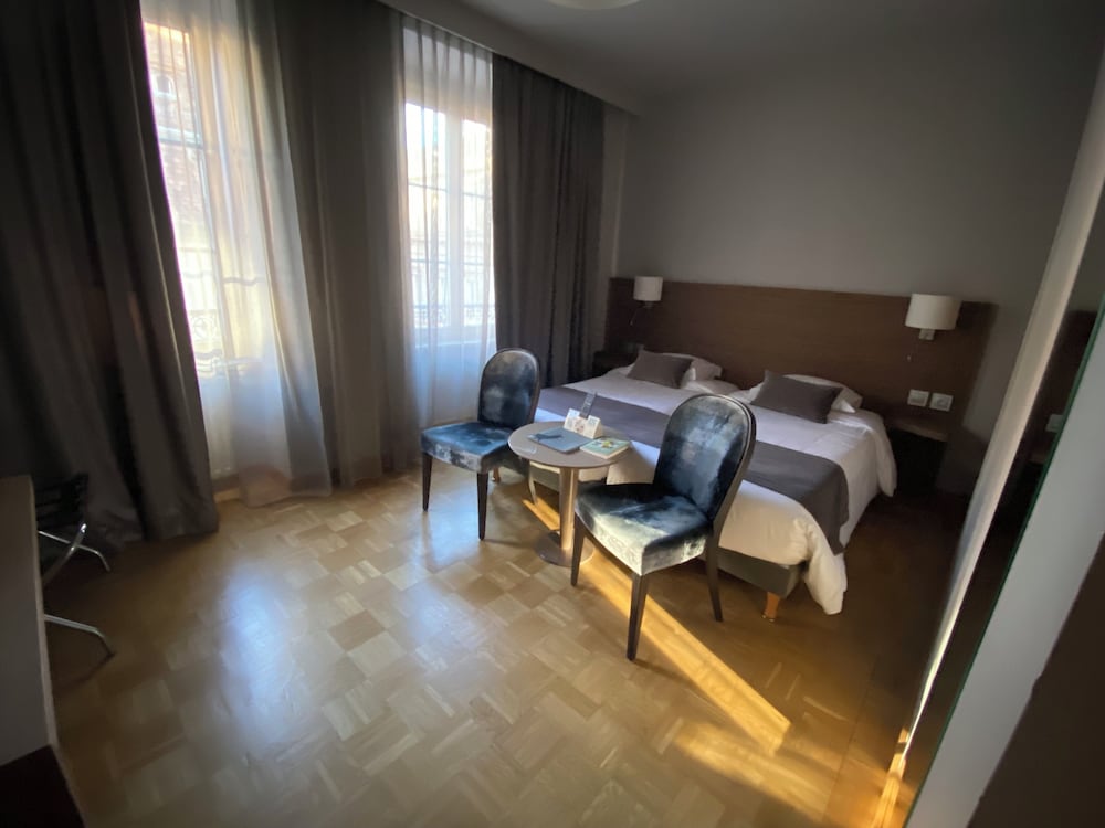 Фото Logis Hôtel Au Cerf d'Or