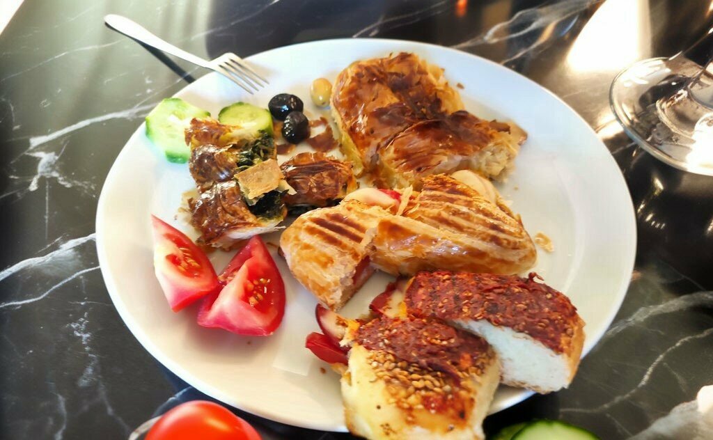 Restaurant Sarmaşık Çay Evi, Aliaga, photo