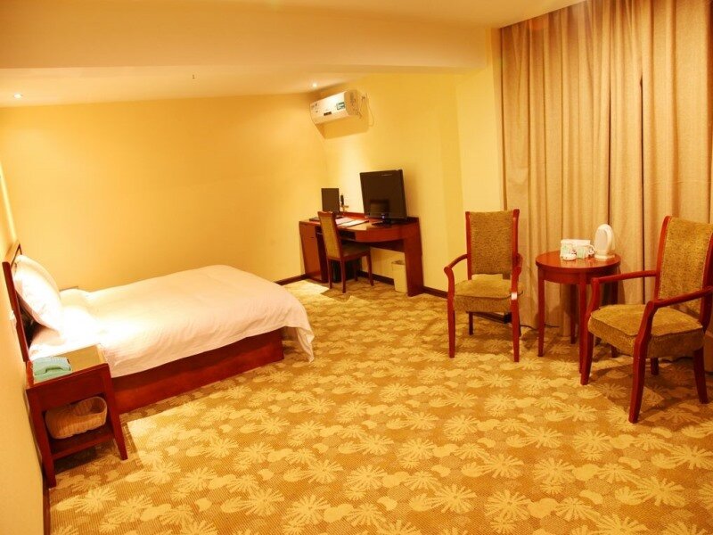 Фото GreenTree Guiyang Shifu Court Street Hotel