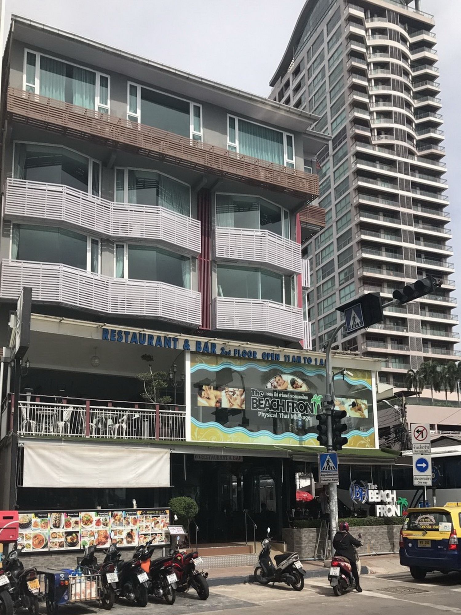 Фото The Beach Front Resort Pattaya