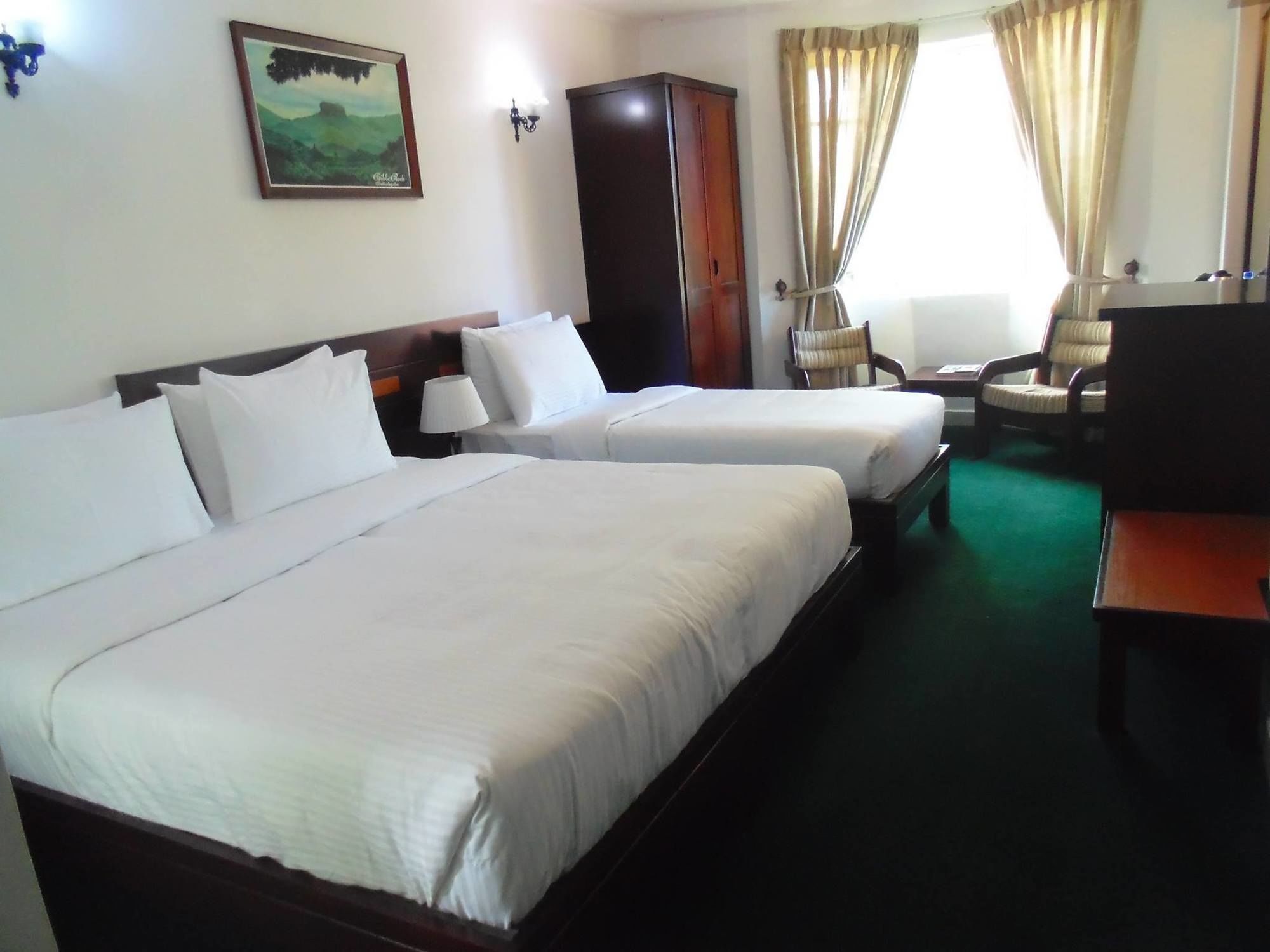 Фото The Rock Hotel