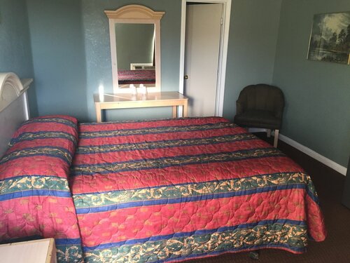 Гостиница Deluxe Motel в Помоне