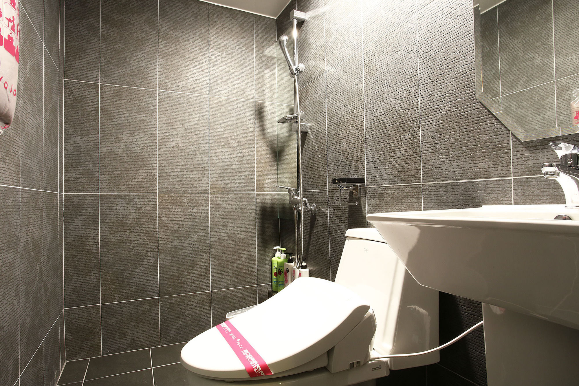 Фото Achasan Station Wall Hotel