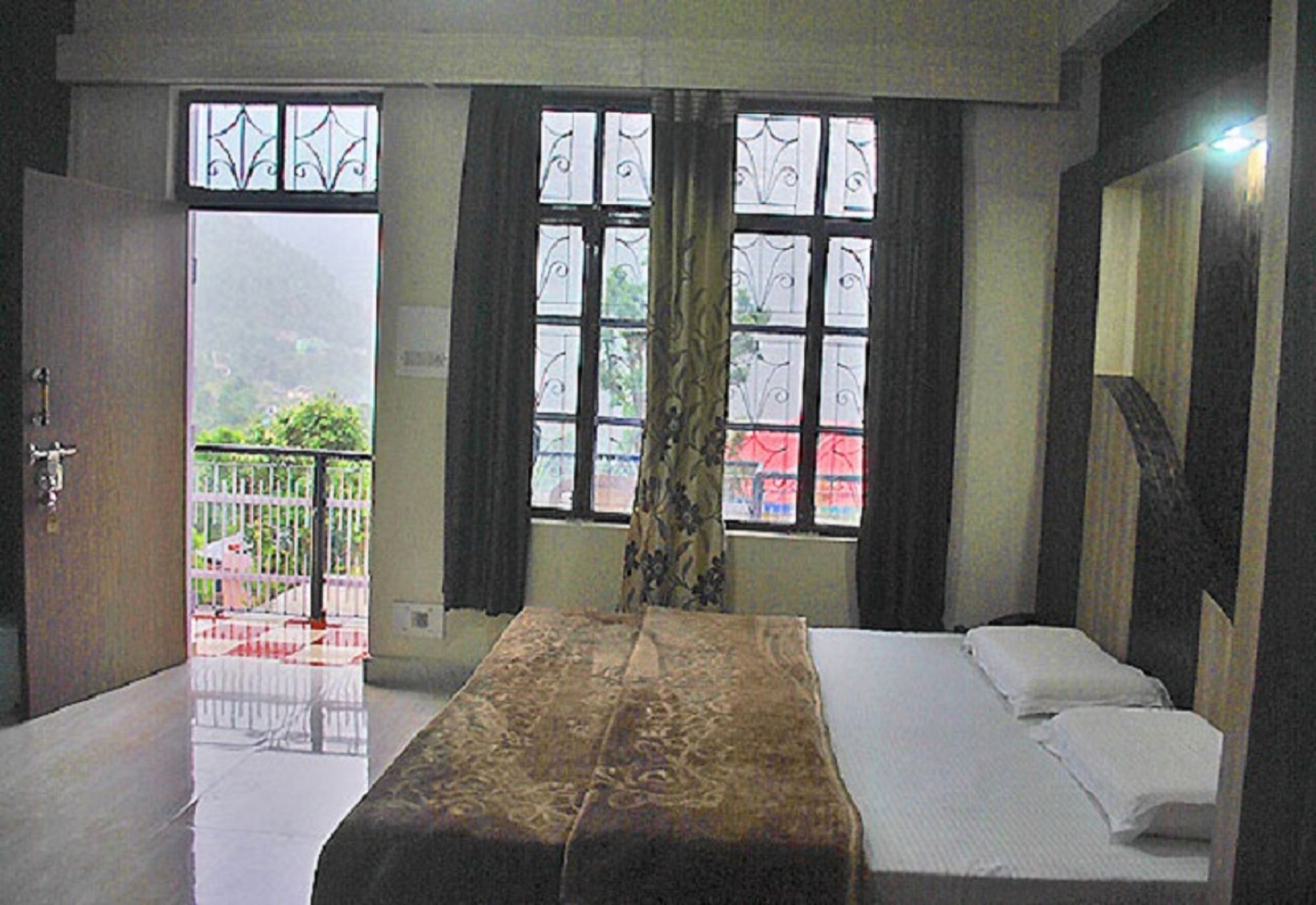 Фото Dharamkot Inn