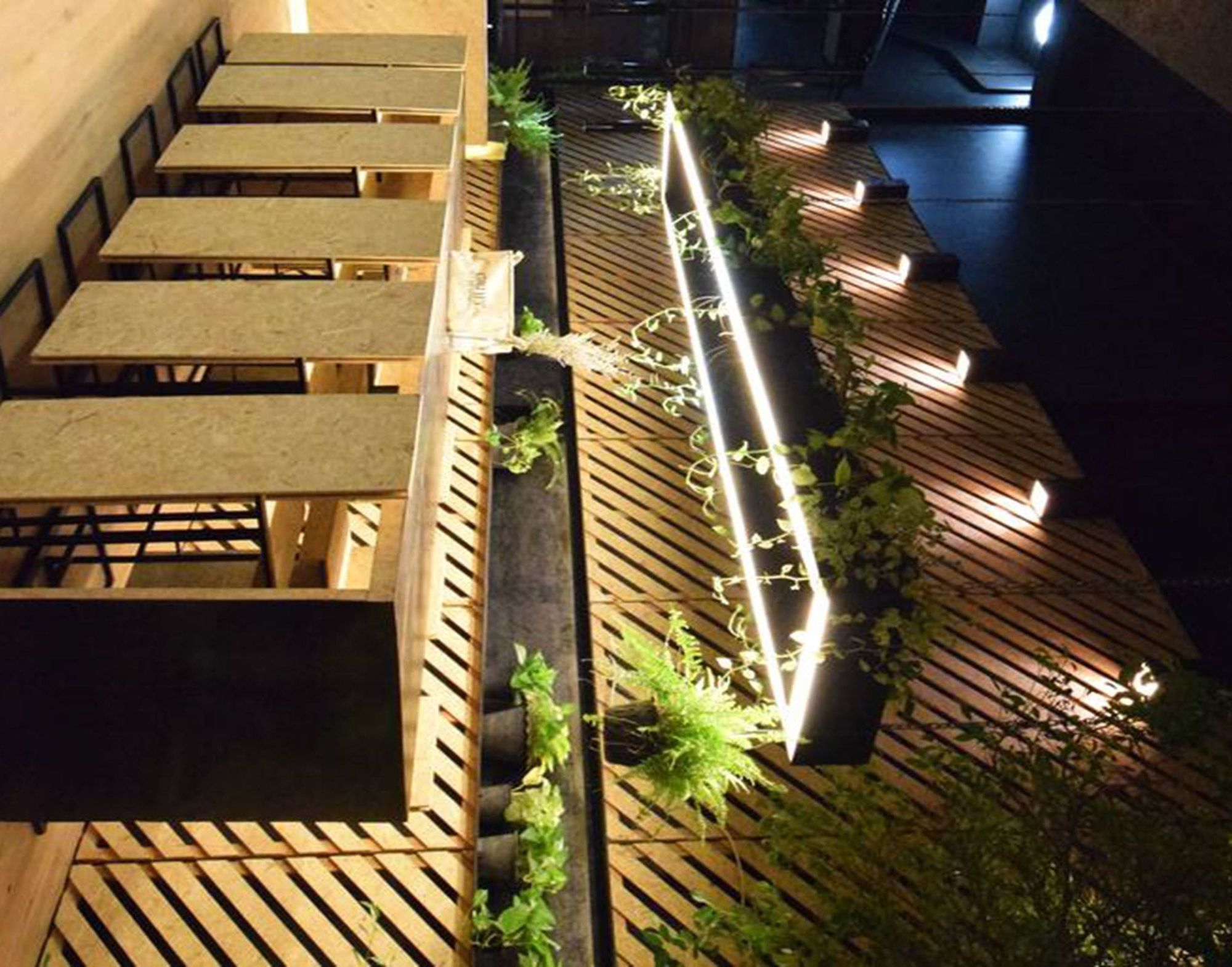 Фото Hugger Hostel - Adults Only