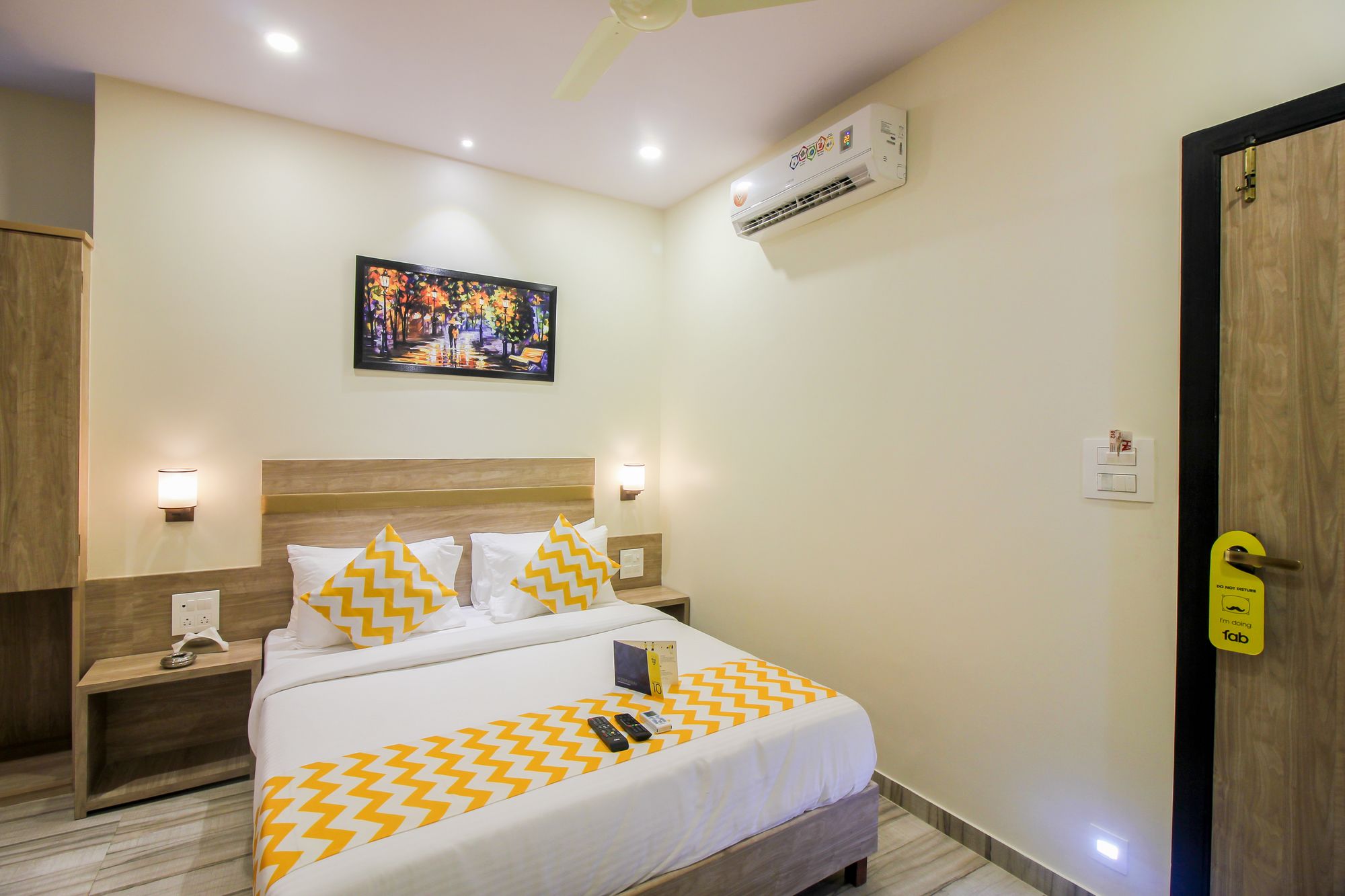 Фото FabHotel Aksa International Andheri East