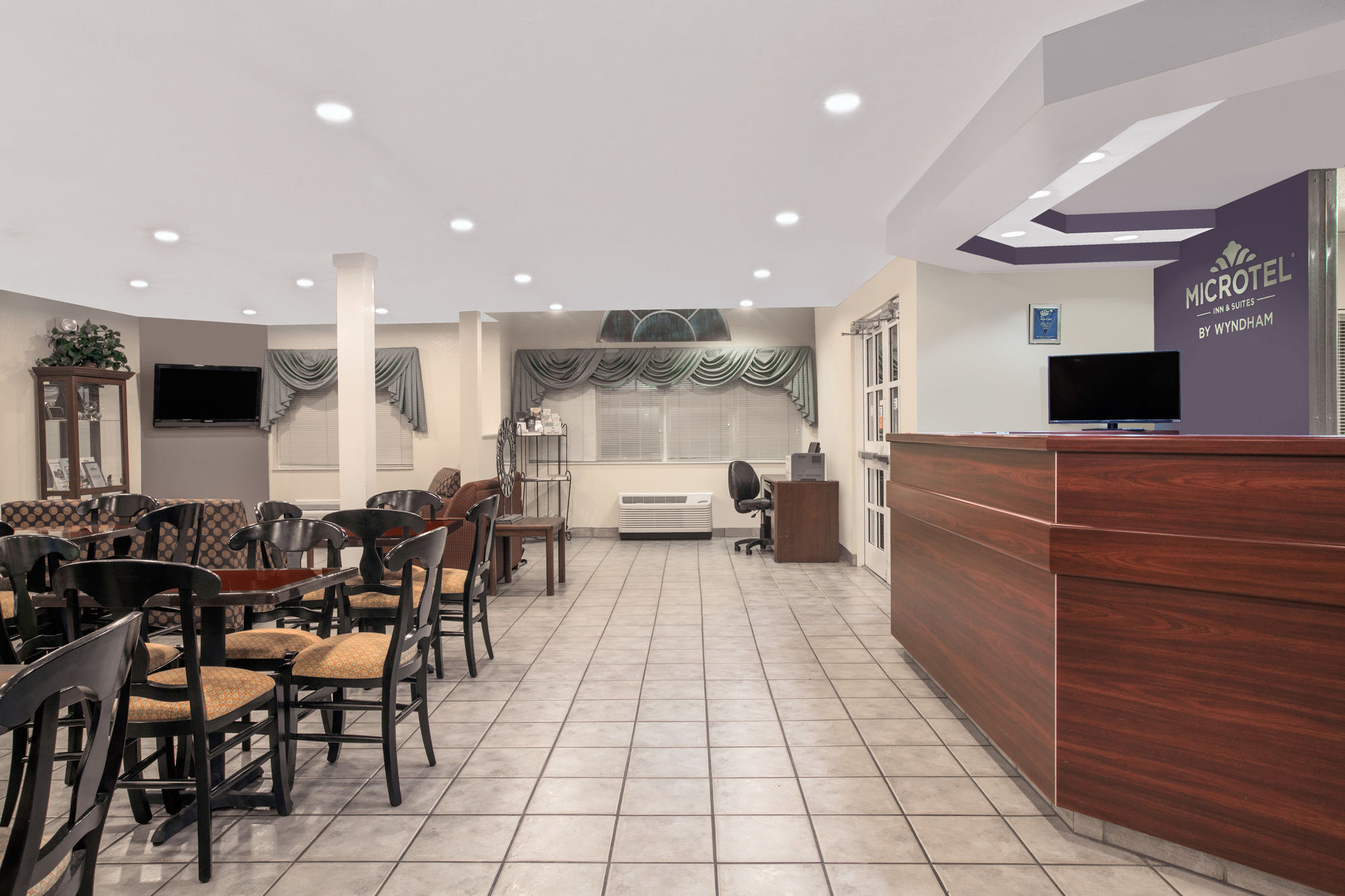 Фото Microtel Inn & Suites by Wyndham Meridian