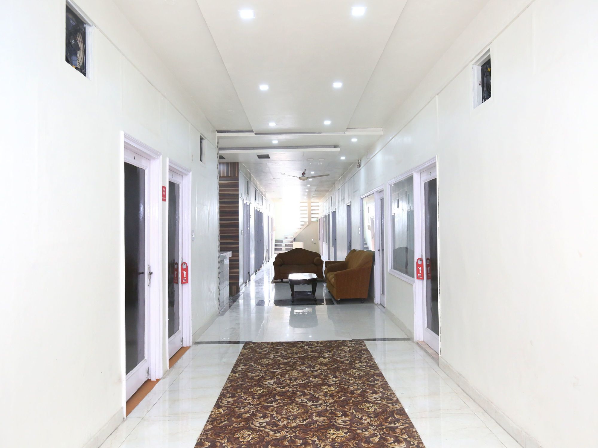 Фото Oyo 10376 Hotel Golden Inn