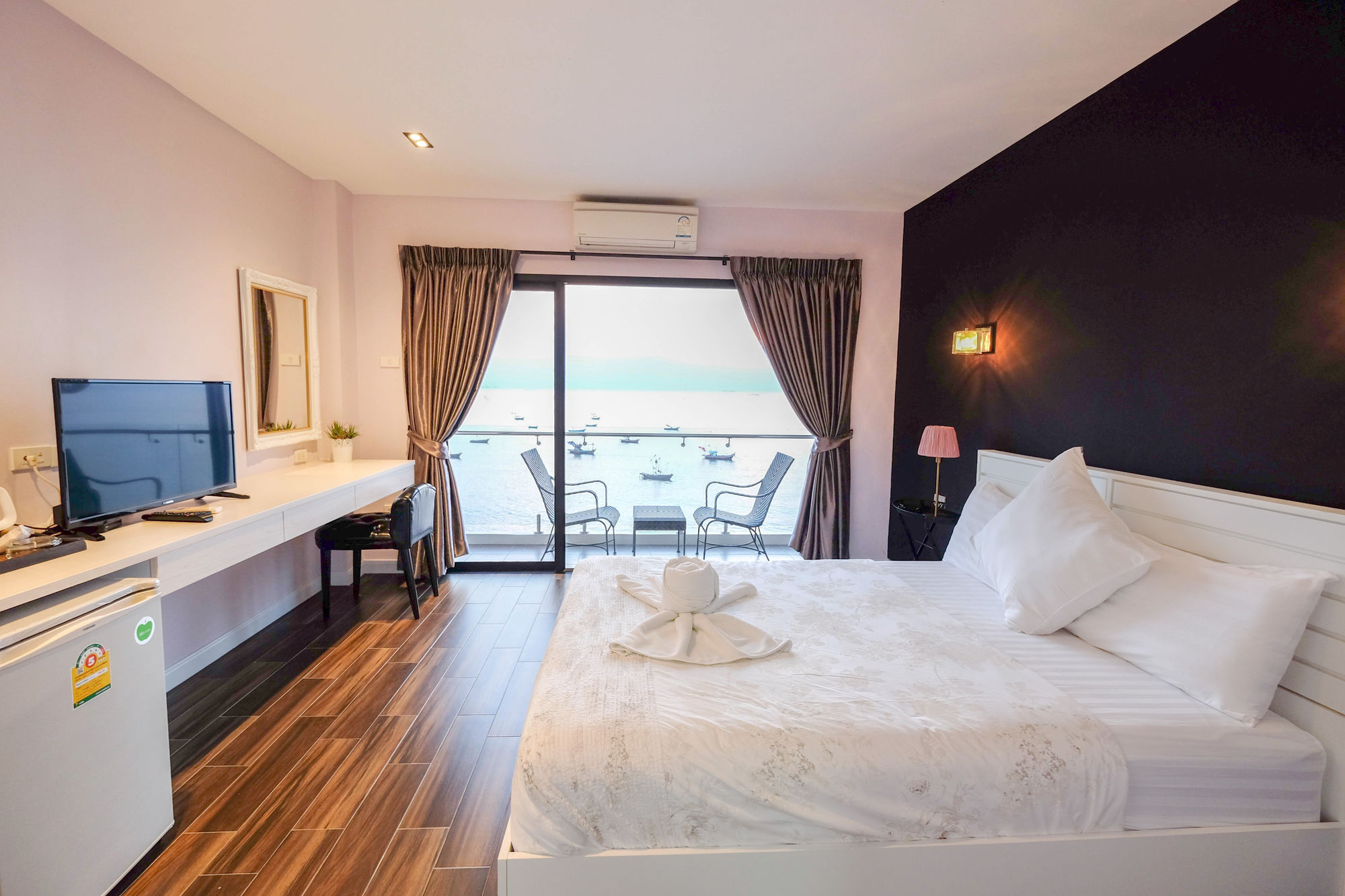 Фото Sea Sand Trees