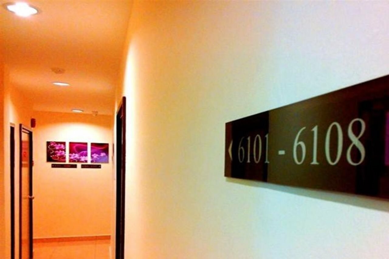 Фото Hotel CheckedInn