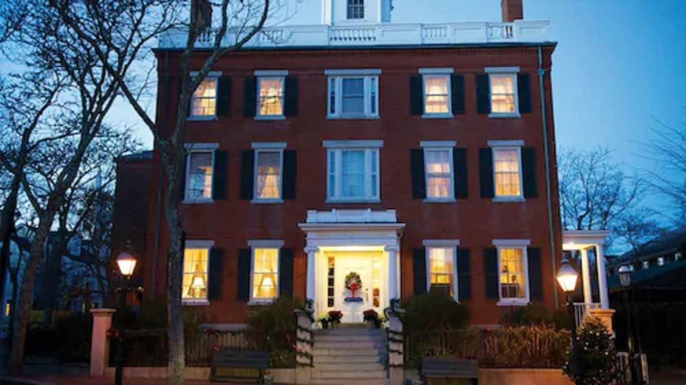 Фото Jared Coffin House