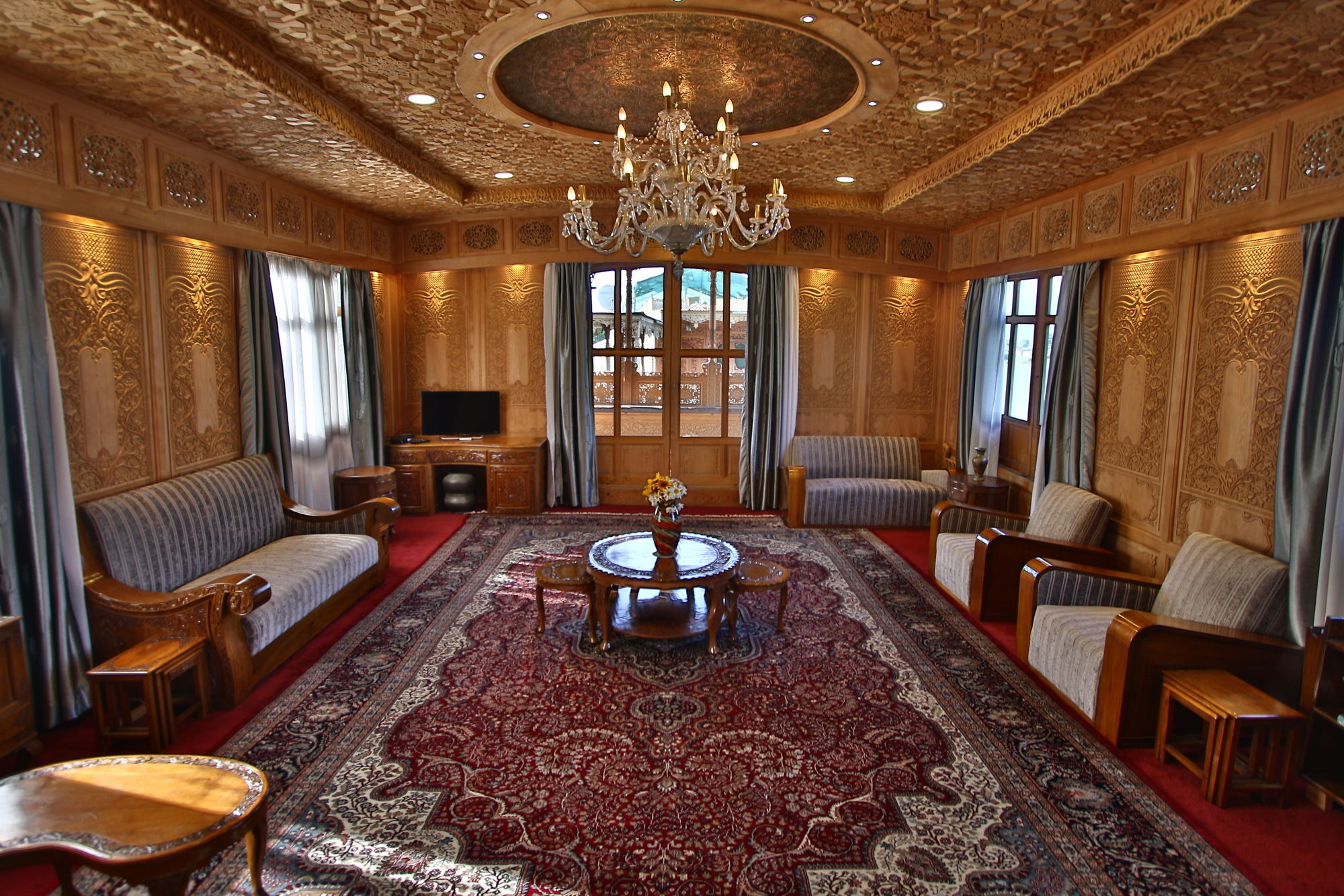 Фото Mascot Houseboats