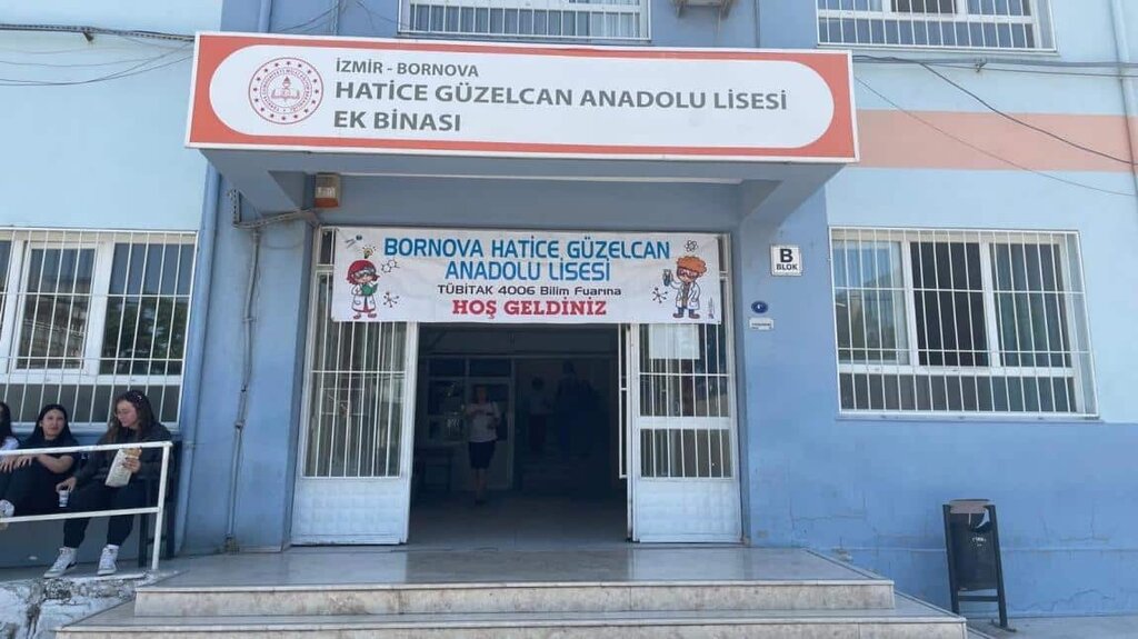 تعليم ثانوي Hatice Guzelcan Anatolian High School ، إزمير، صورة