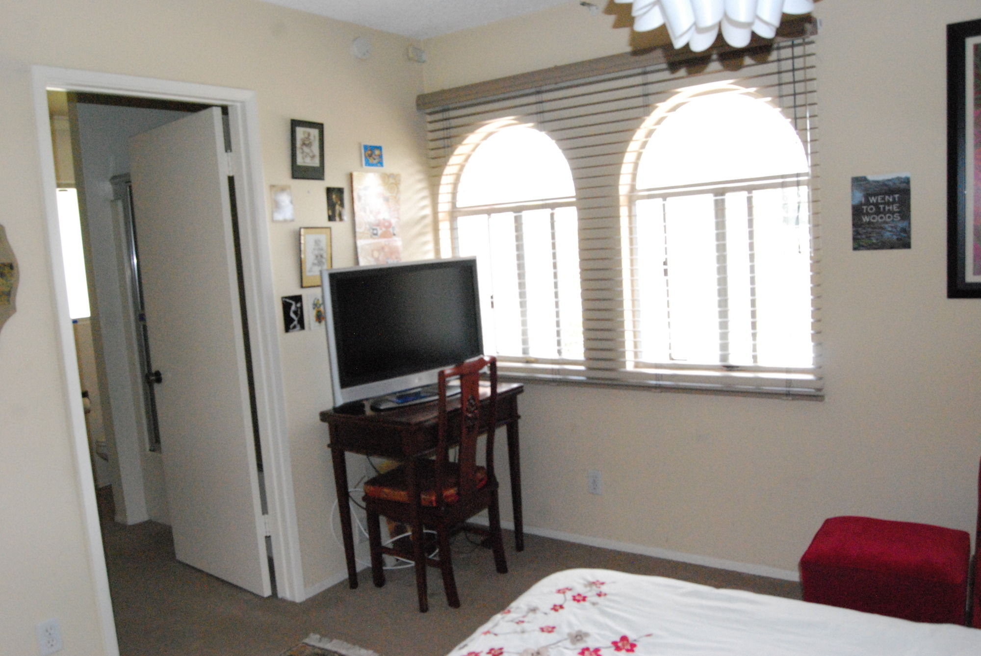 Фото Mini Mansion in Hollywood Hills