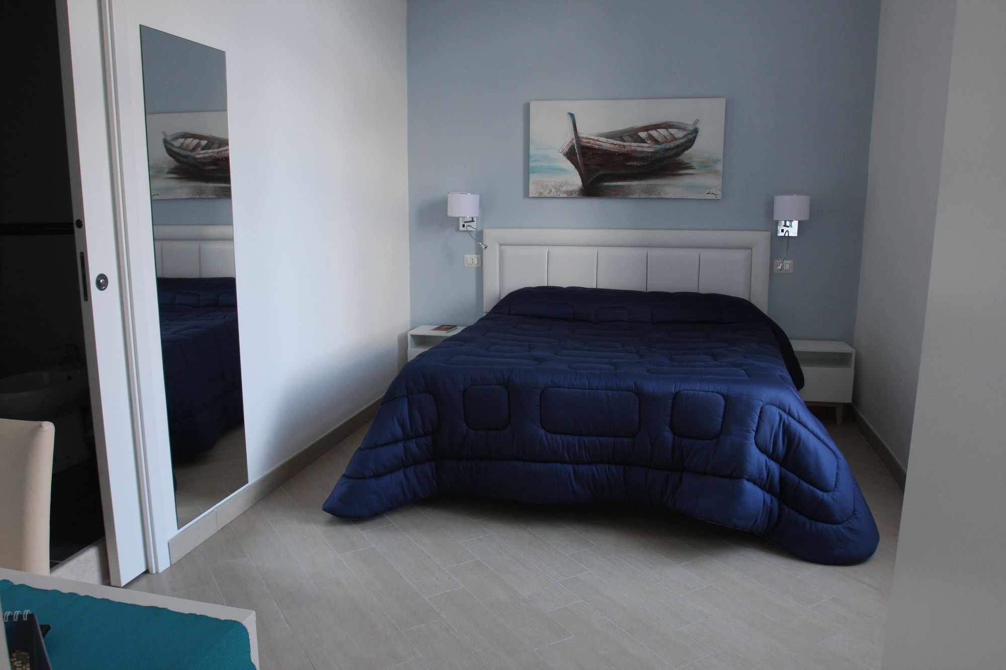 Фото Base Napoli B&b