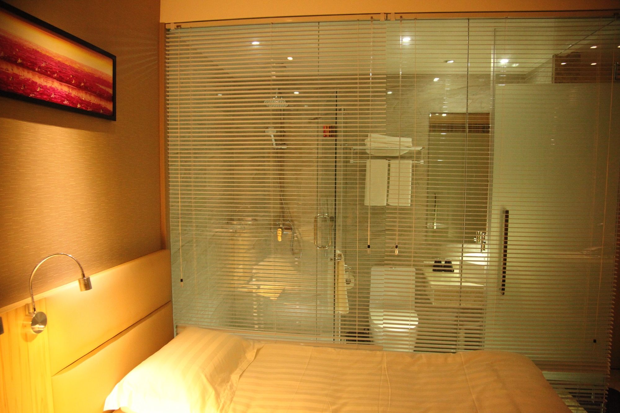 Фото Fish Inn Shanghai East Nanjing Road