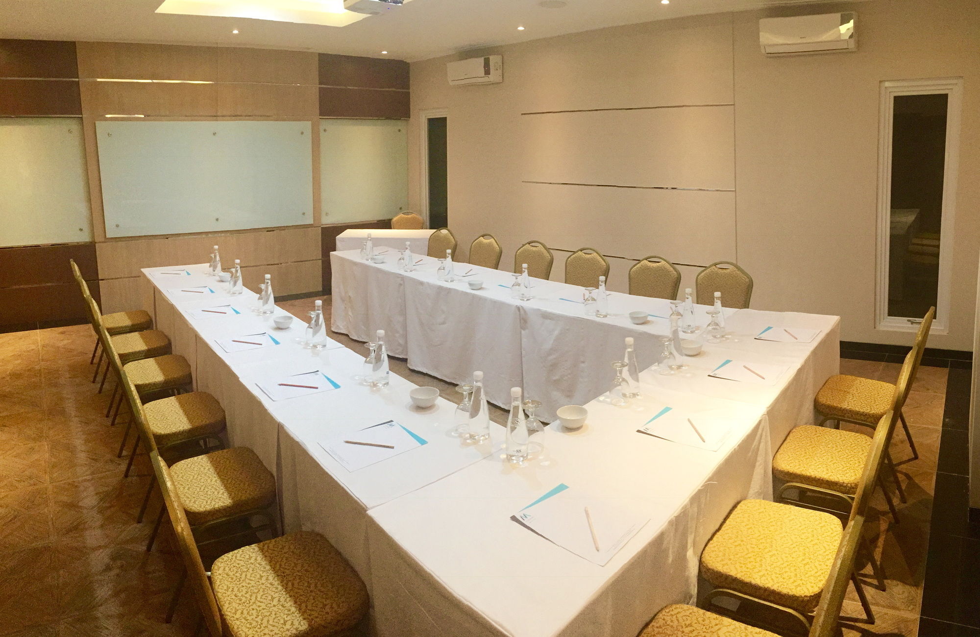 Фото M Premiere Hotel