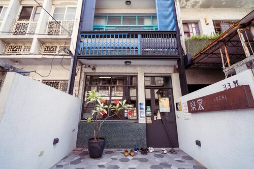 Гостиница Local Backpacker Hostel в Тайнани