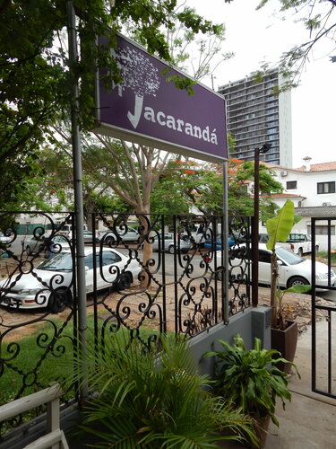 Гостиница Jacaranda Guesthouse в Мапуту