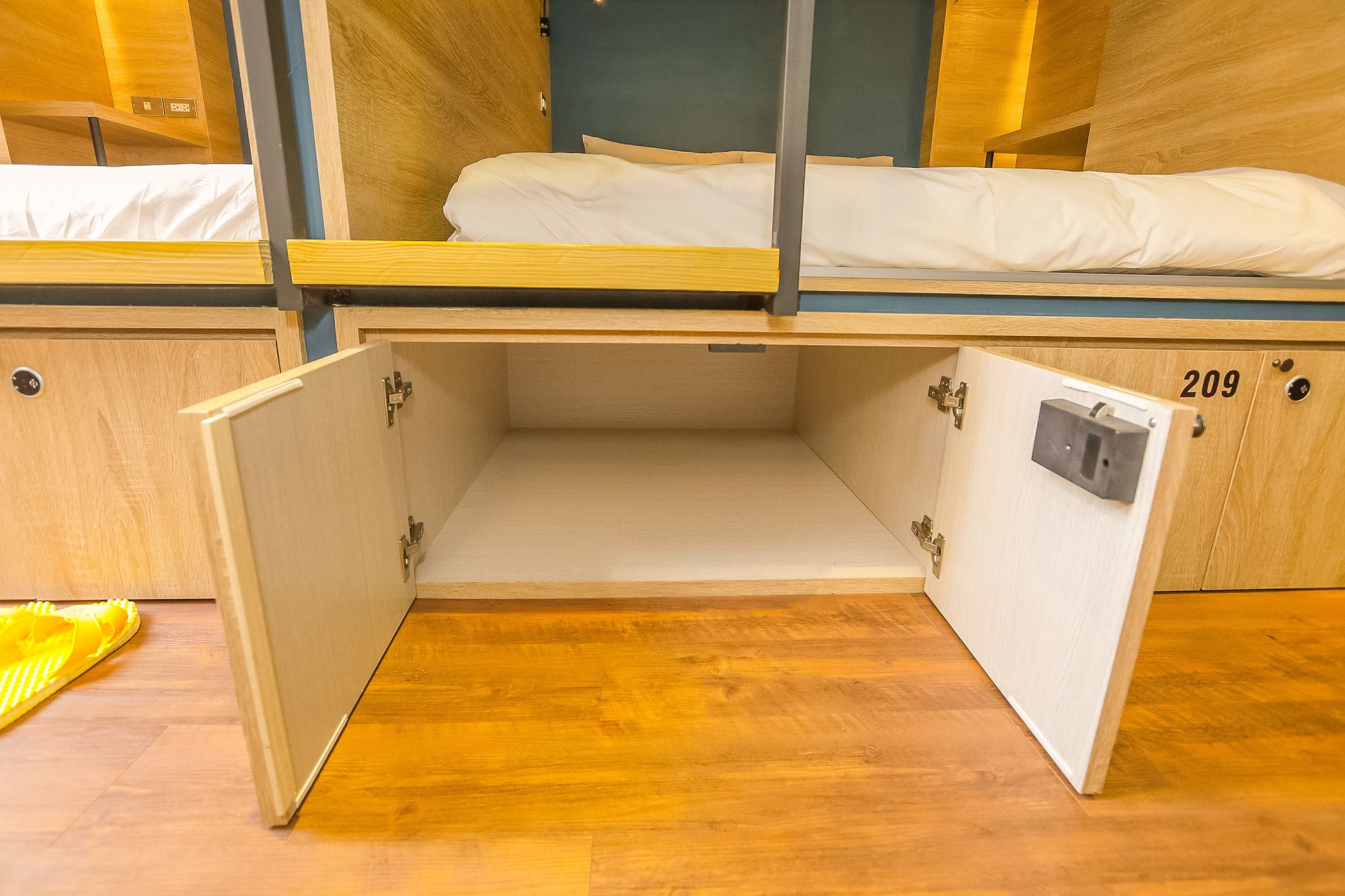 Фото Dongmen 3 Capsule Inn - Hostel