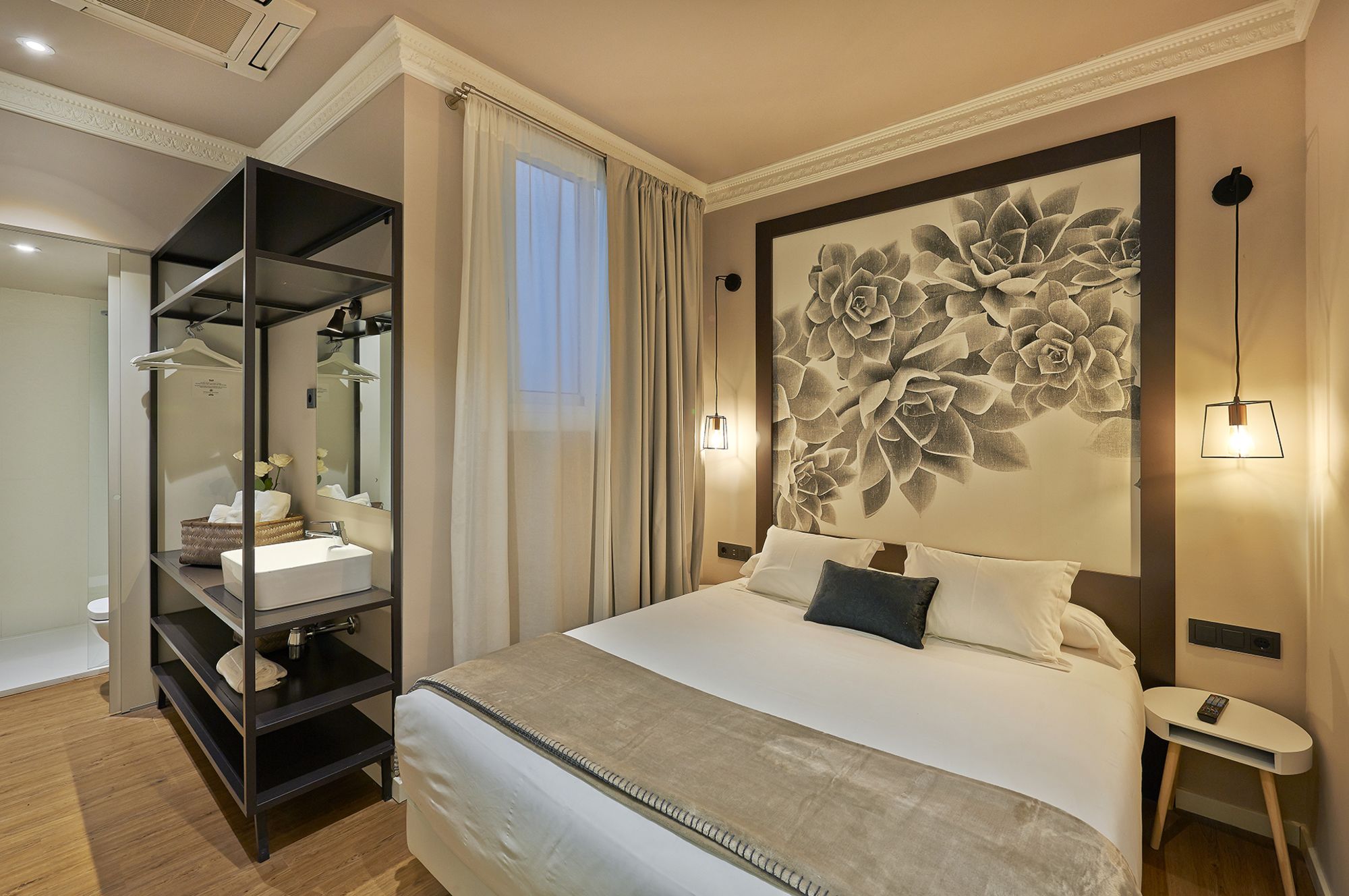 Фото Hostal Central Barcelona