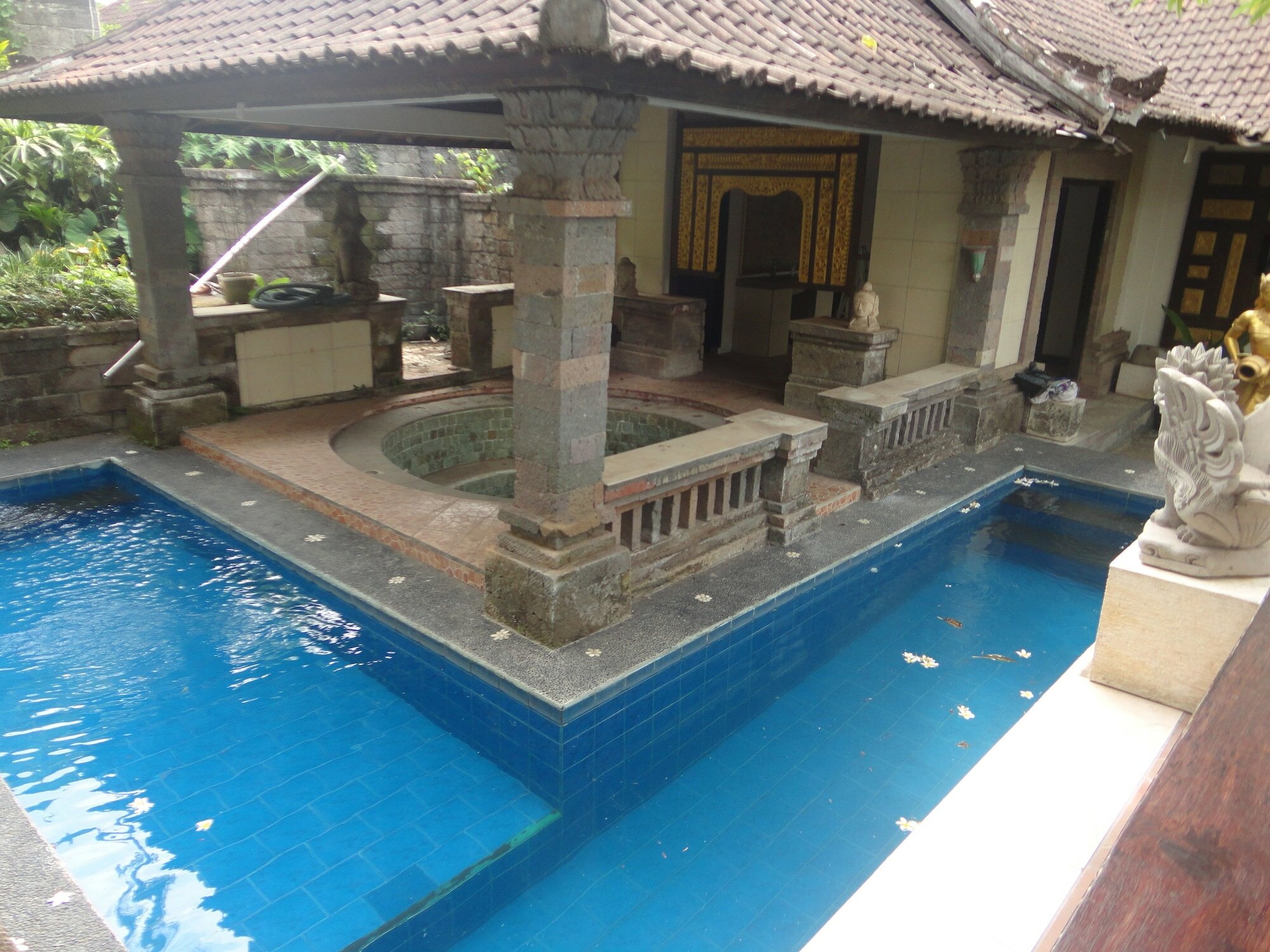 Фото Monkey Forest Bungalow