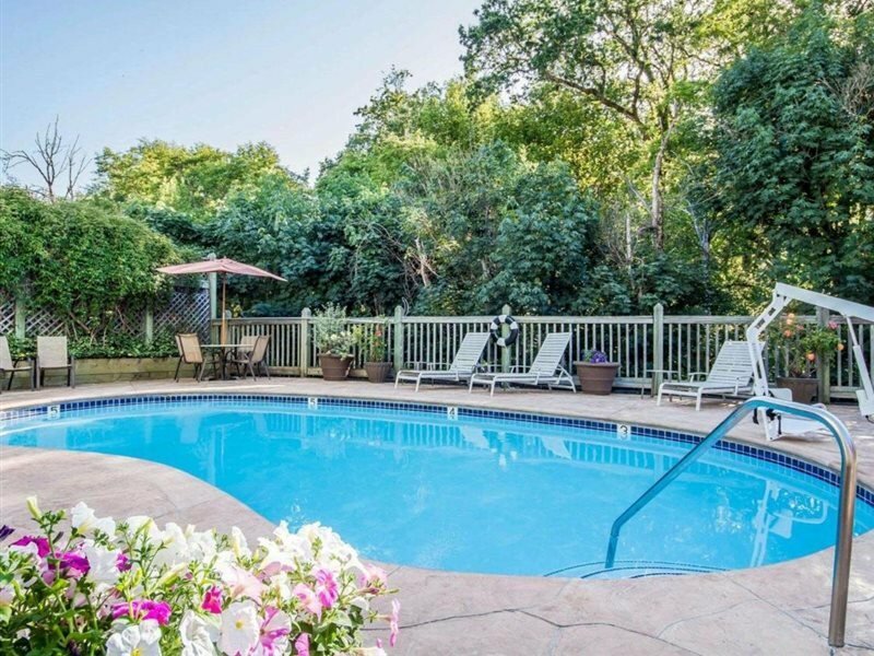 Фото Baechtel Creek Inn, Ascend Hotel Collection