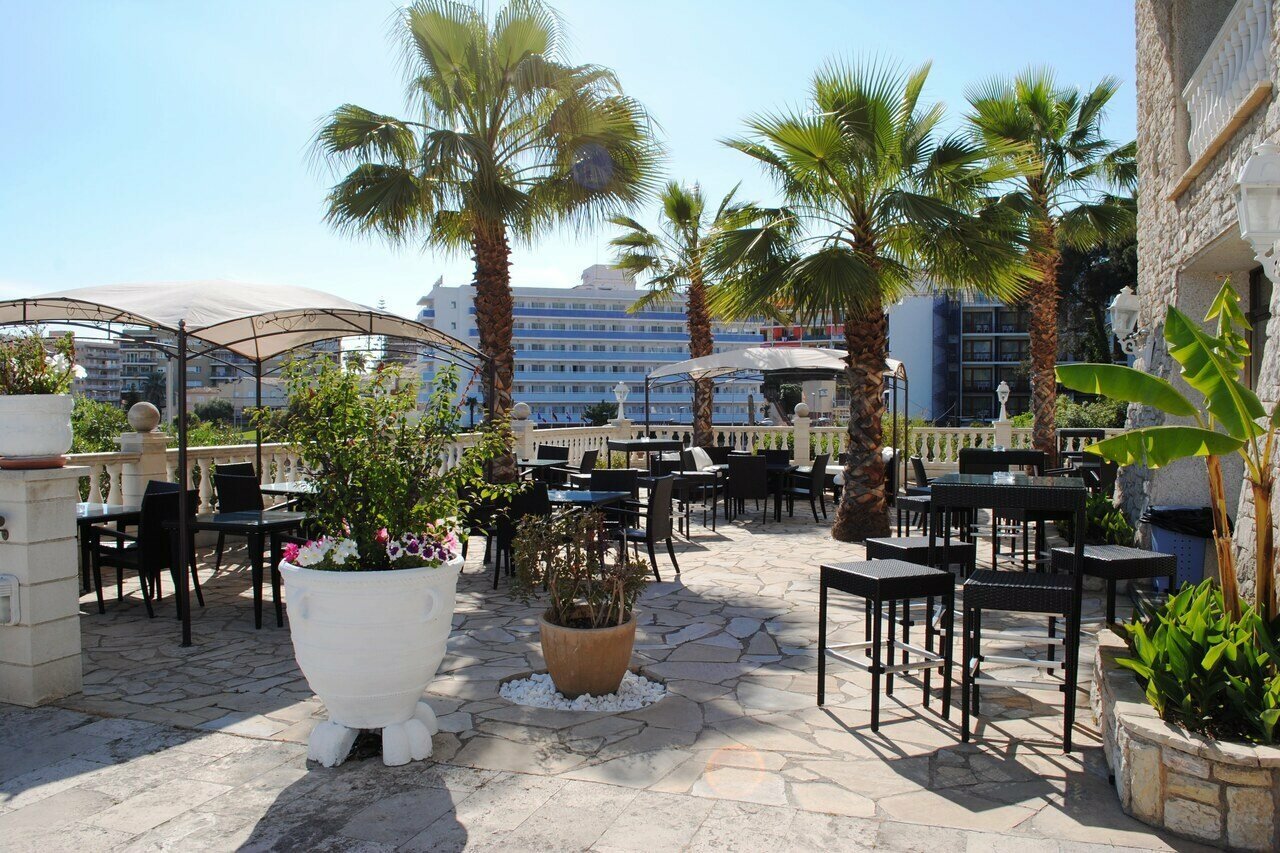 Фото отеля 2