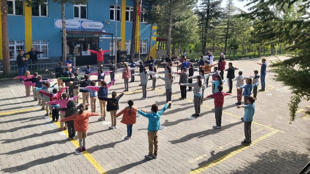 School Elmali Secondary School, Nigde, photo