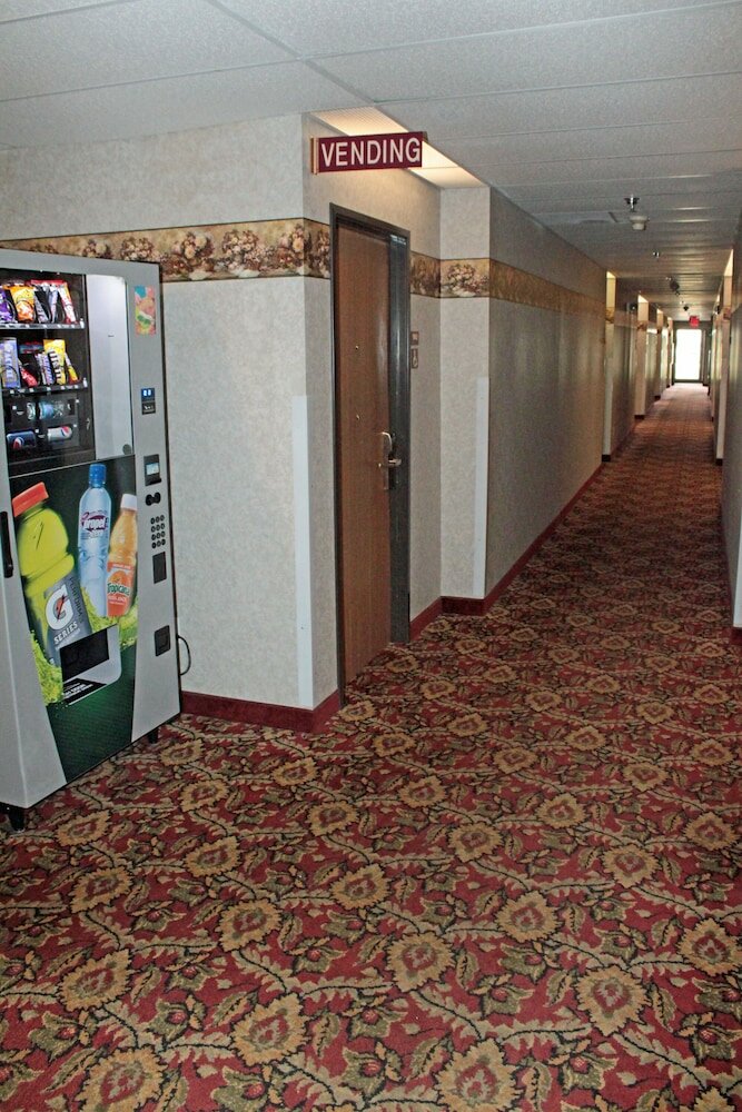 Фото Baymont by Wyndham Battle Creek Downtown