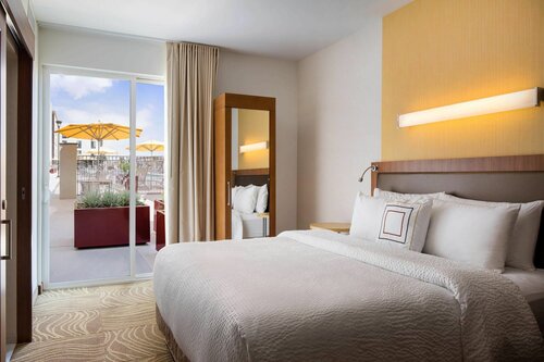 Гостиница SpringHill Suites Los Angeles Burbank/Downtown в Глендейле