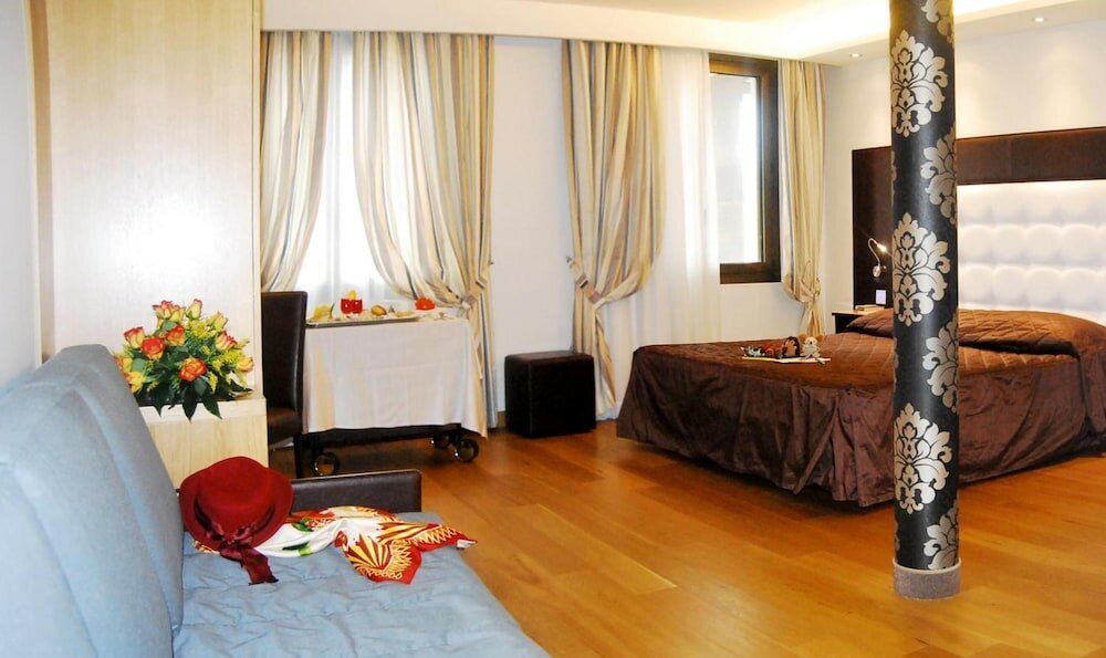 Фото Hotel Royal Caserta