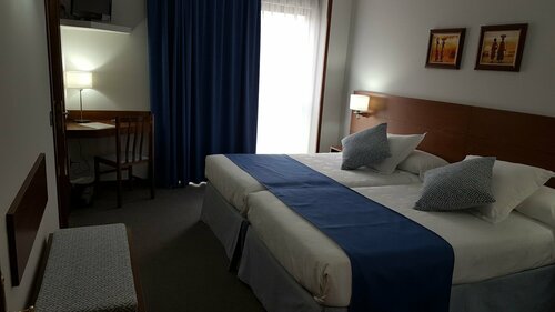 Внешний вид отеля Hotel Zabala в Сантильяна-дель-Маре, фото 2