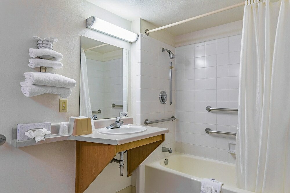 Фото Motel 6 Fresno CA Yosemite Hwy