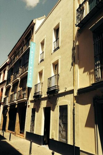 Гостиница Le Petit Paris в Севилье