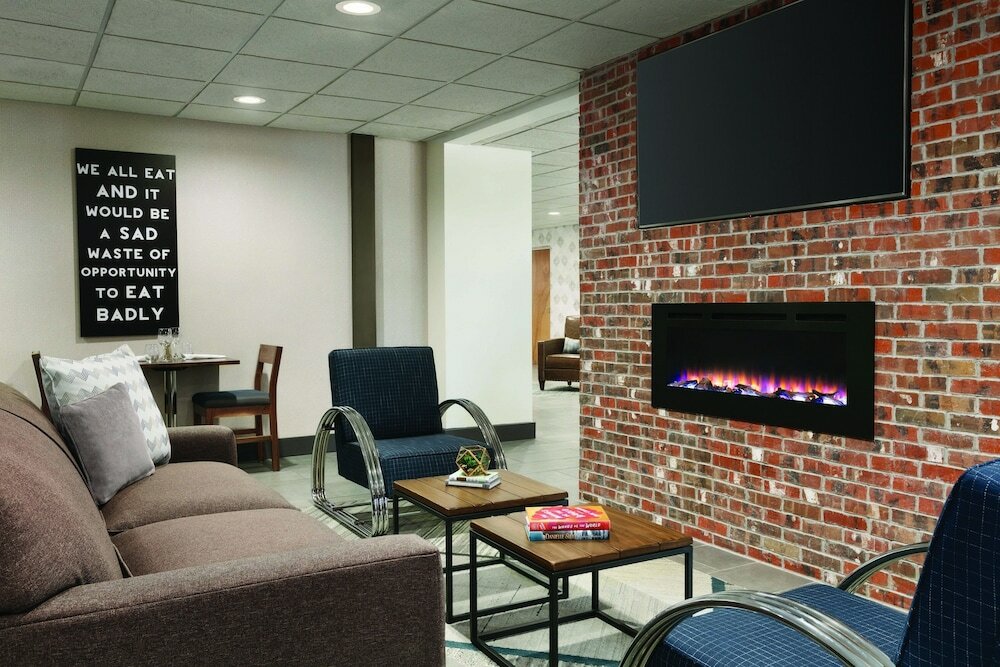 Фото Four Points by Sheraton Raleigh Arena