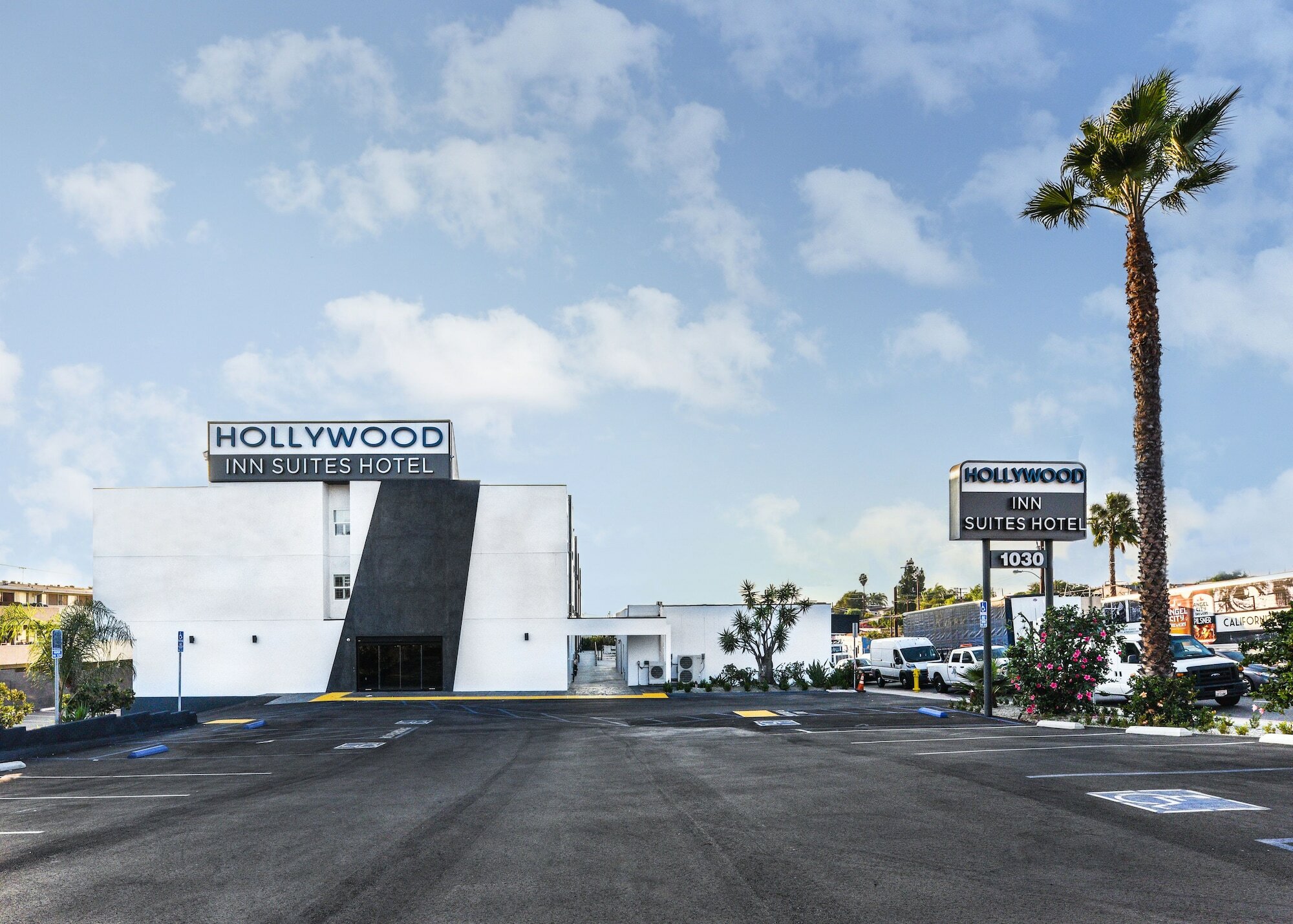 Фото Hollywood Inn Suites Hotel