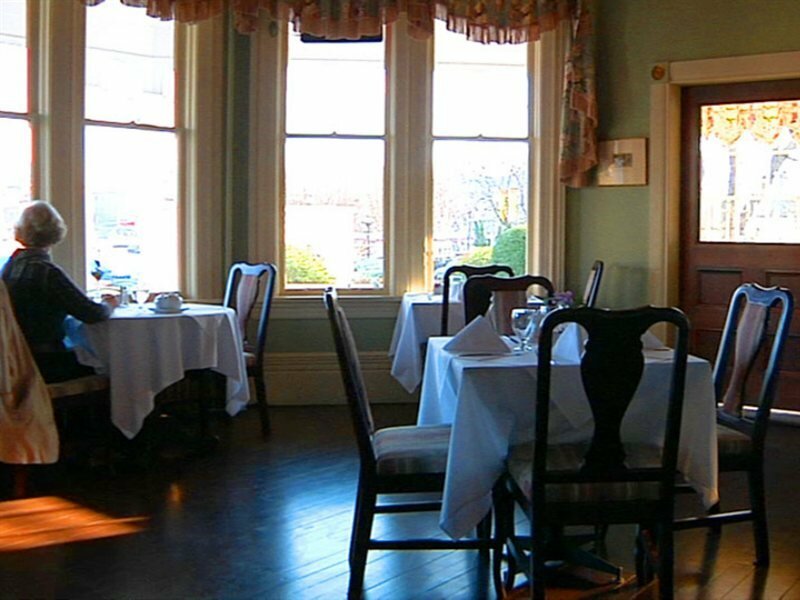 Фото Huntingdon Manor Hotel