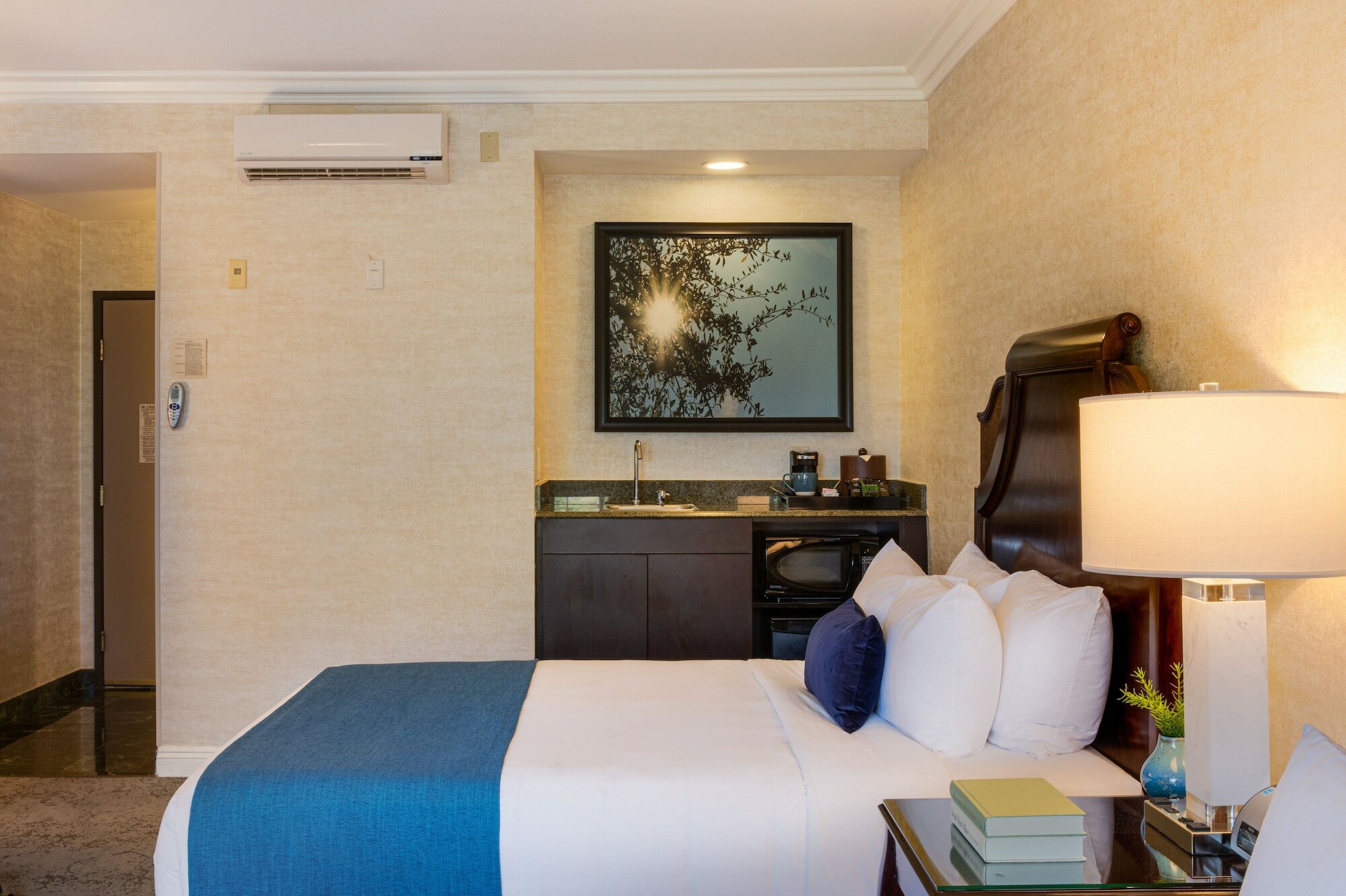 Фото Ayres Suites Diamond Bar