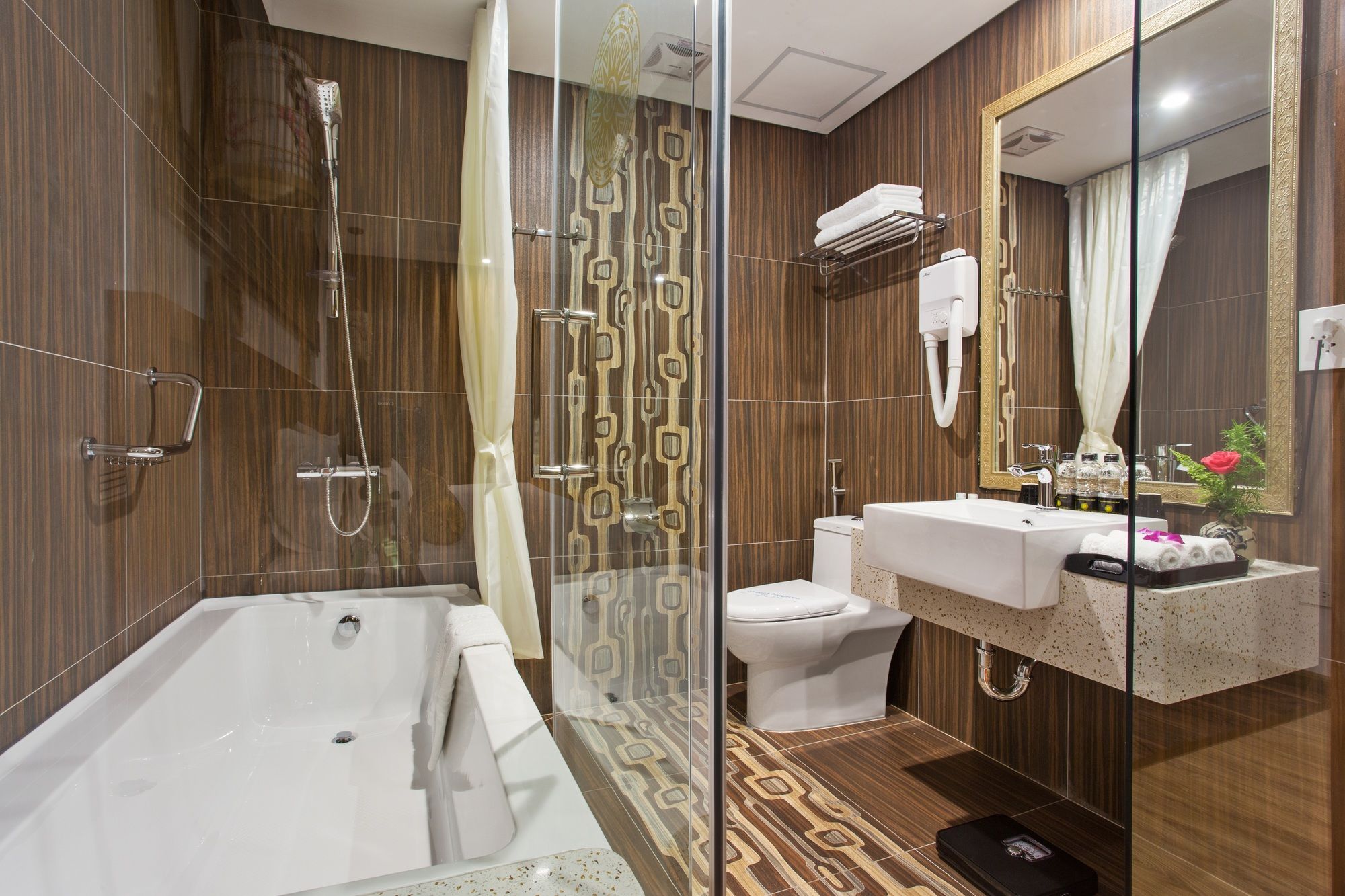 Фото Hanoi Golden Holiday Hotel