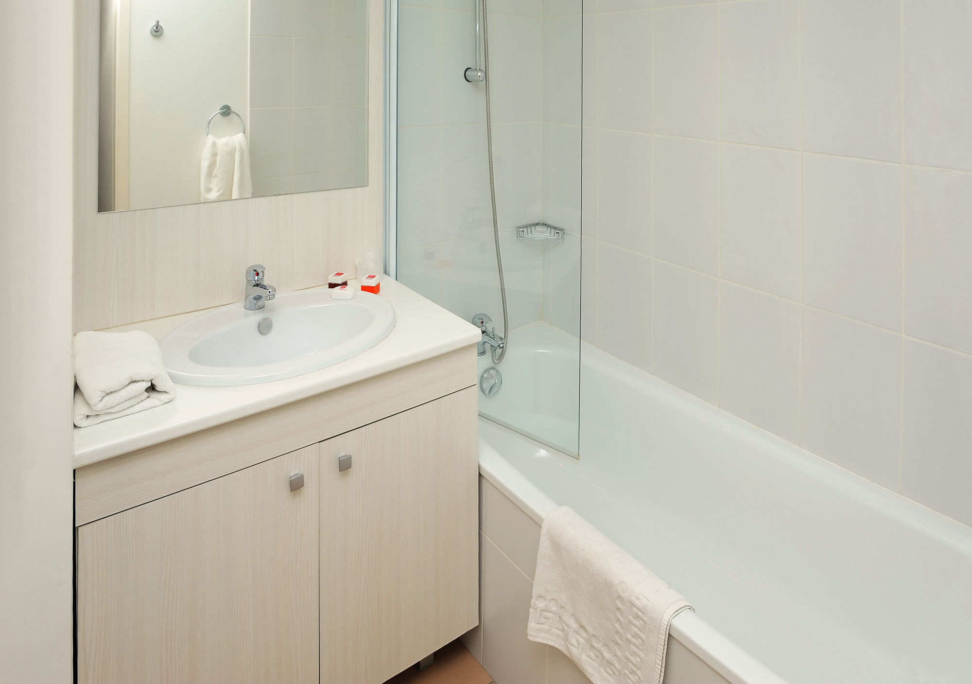 Фото Séjours & Affaires Reims Clairmarais