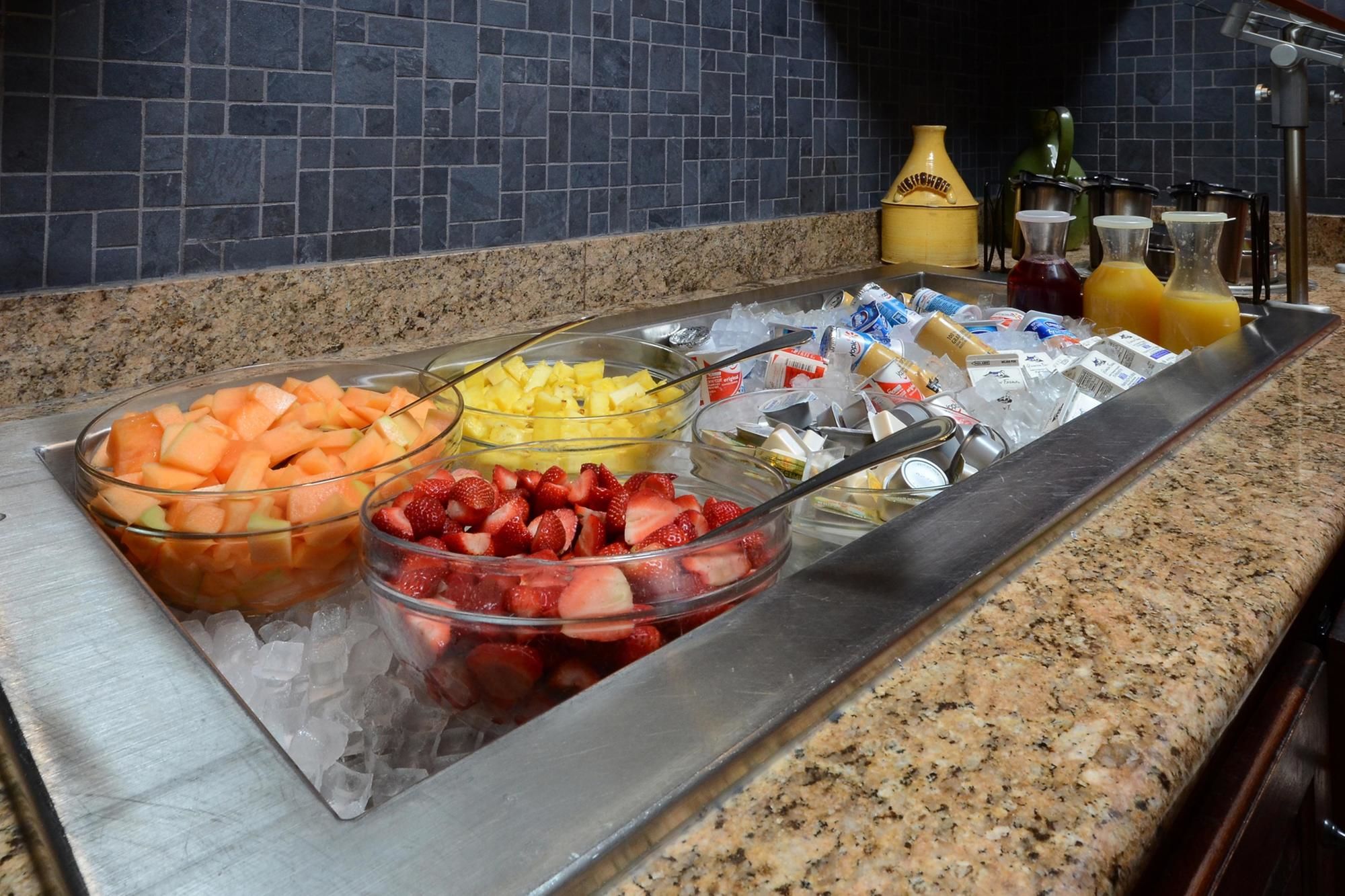 Фото Hilton Garden Inn Raleigh Capital Blvd I-540